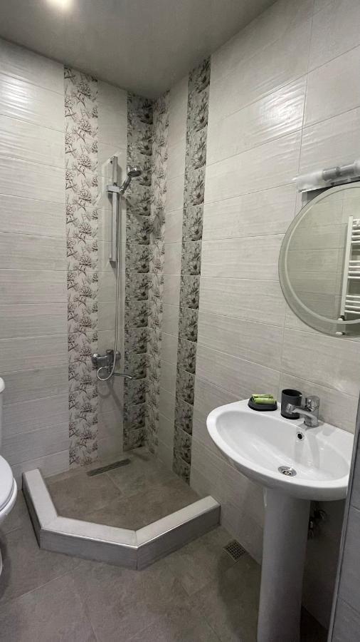 Home Apartments 巴统 外观 照片